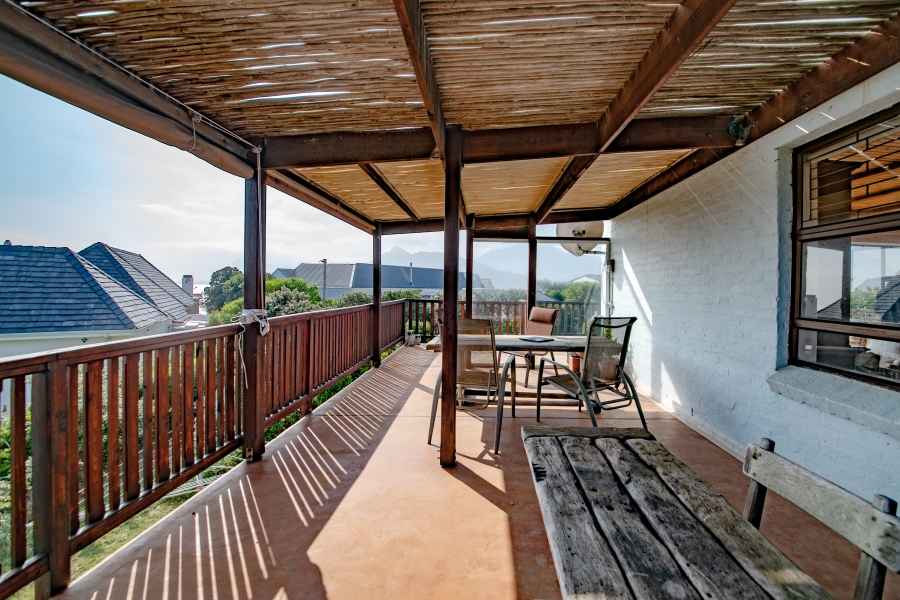 6 Bedroom Property for Sale in Pringle Bay Western Cape